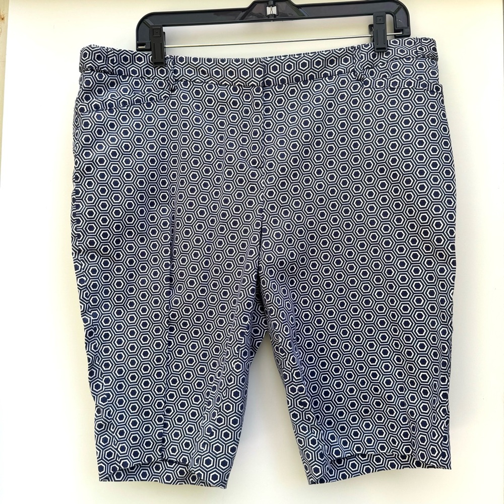 Laundry by Shelli Segal Size 12 Bermuda Shorts Navy Blue Hex Pattern Slit Pocket